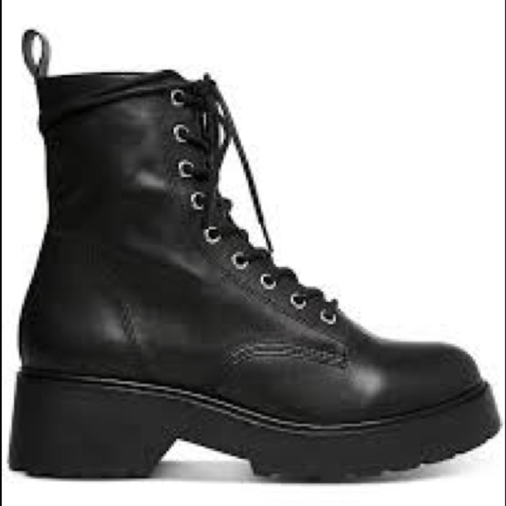 Steve Madden Tornado Boots 8.5 NEW IN BOX